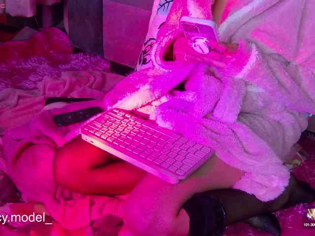 LucyRouse webcam