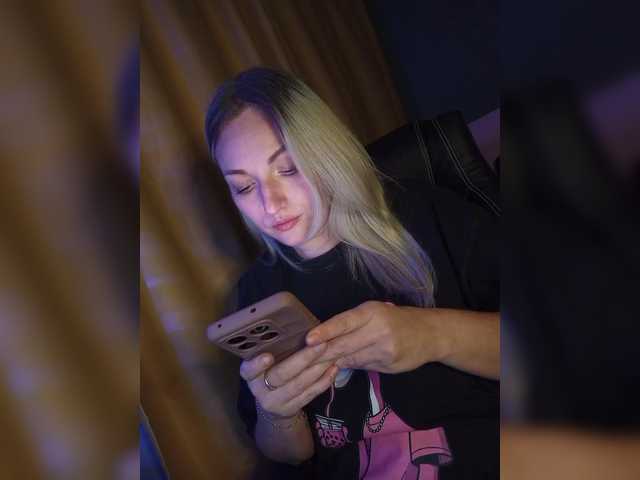 Tanysha-1's BongaCams show and profile