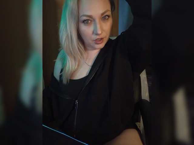 Tanysha-1's BongaCams show and profile