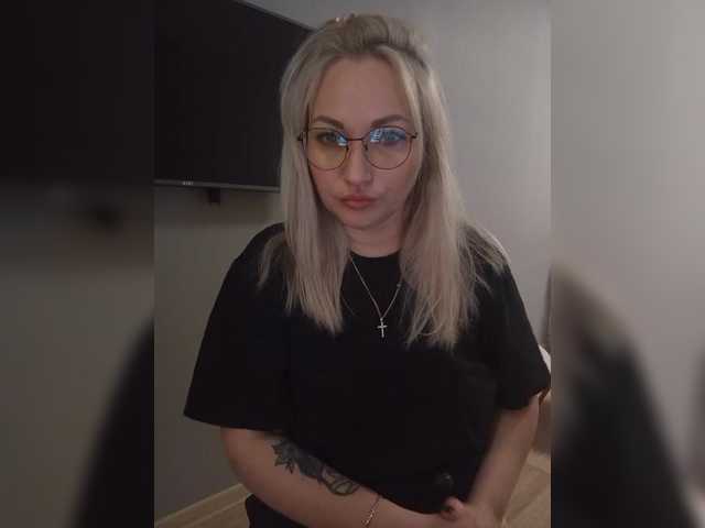 Tanysha-1's BongaCams show and profile