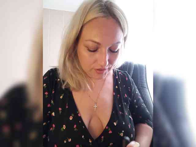 Tanysha-1 Live Webcam on BongaCams