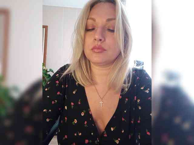 Tanysha-1 Live Webcam on BongaCams