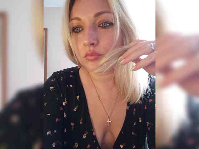 Tanysha-1 Live Webcam on BongaCams