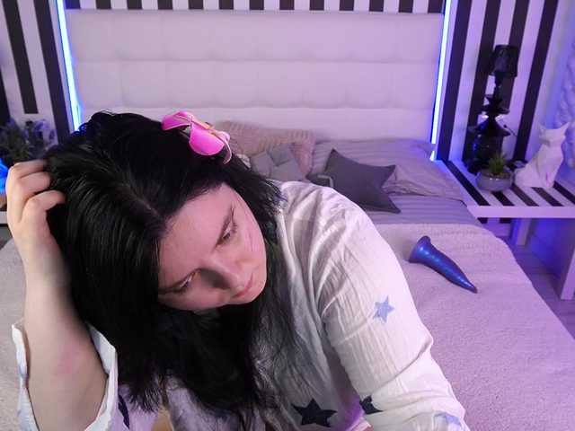 LittleShyy's BongaCams show and profile