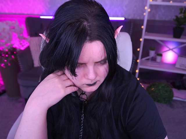 LittleShyy's BongaCams show and profile