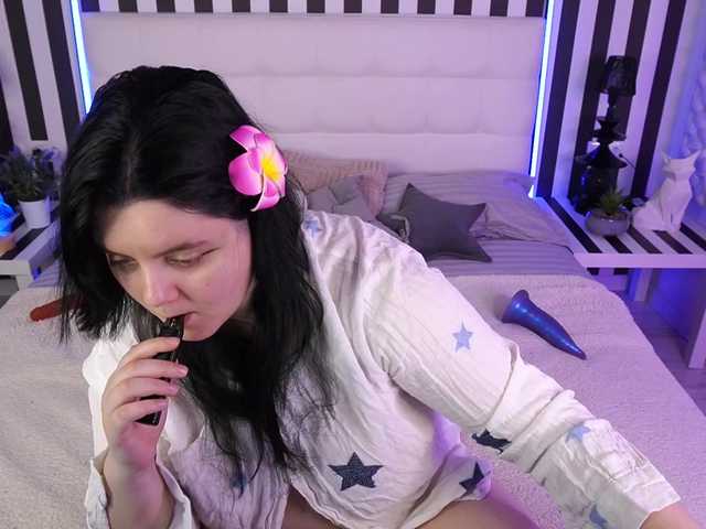 LittleShyy's BongaCams show and profile