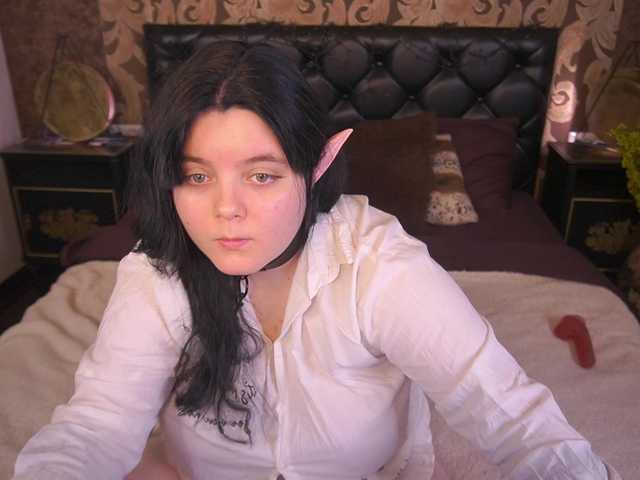 LittleShyy's BongaCams show and profile