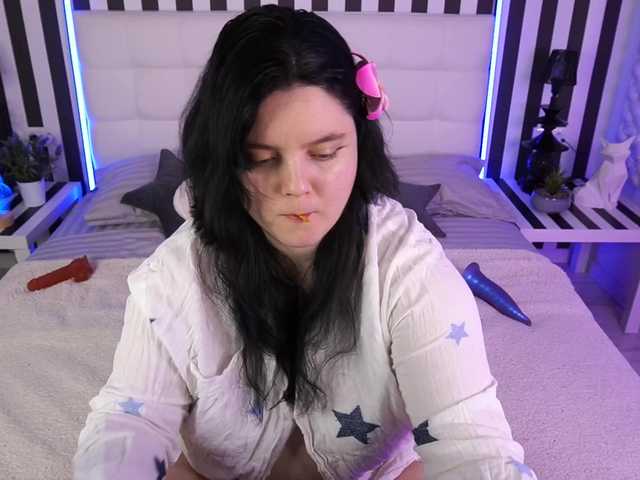 LittleShyy's BongaCams show and profile