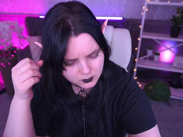 LittleShyy's BongaCams show and profile