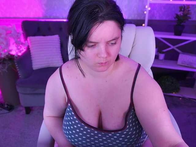 LittleShyy's BongaCams show and profile