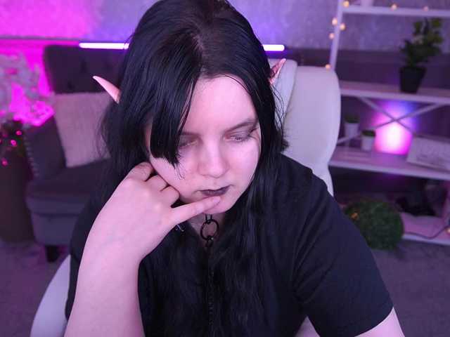 LittleShyy's BongaCams show and profile