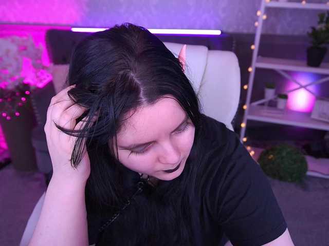 LittleShyy's BongaCams show and profile