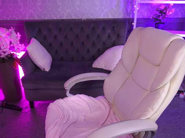 LittleShyy's BongaCams show and profile