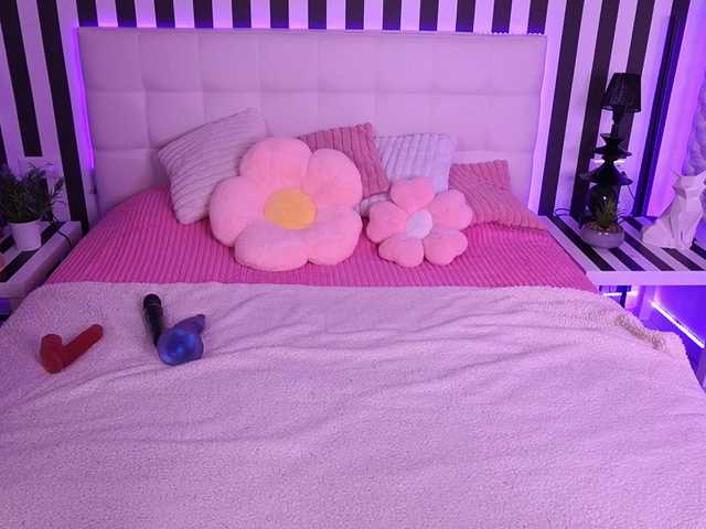 LittleShyy's BongaCams show and profile