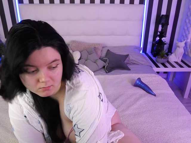 LittleShyy's BongaCams show and profile