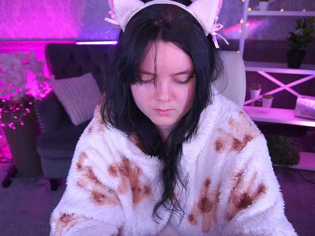 LittleShyy's BongaCams show and profile