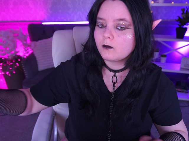 LittleShyy's BongaCams show and profile