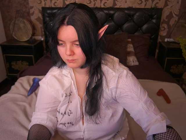 LittleShyy's BongaCams show and profile