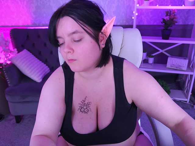 LittleShyy's BongaCams show and profile