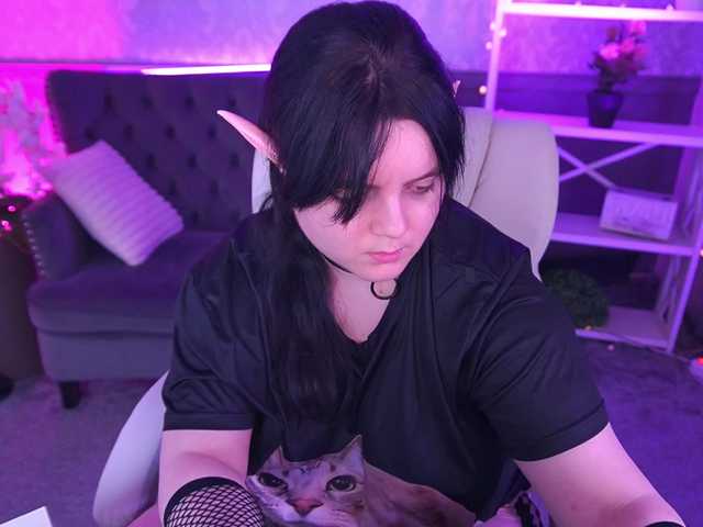 LittleShyy's BongaCams show and profile