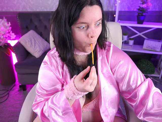 LittleShyy's BongaCams show and profile