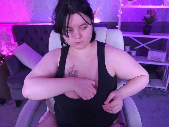 LittleShyy's BongaCams show and profile