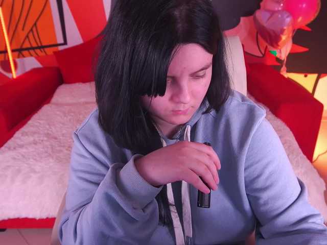 LittleShyy's BongaCams show and profile