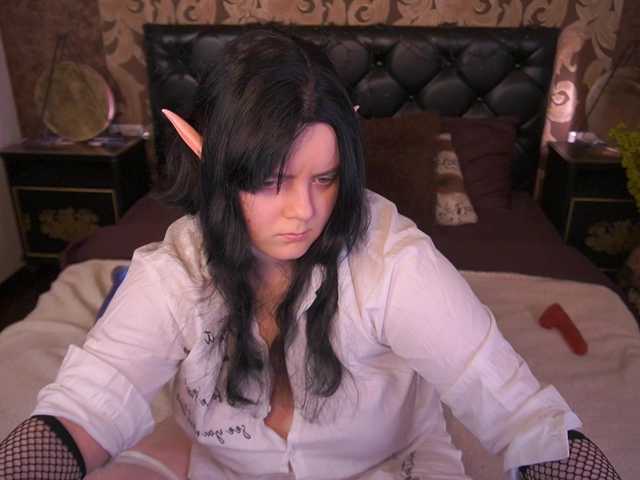 LittleShyy's BongaCams show and profile