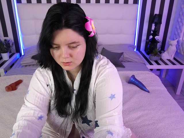 LittleShyy's BongaCams show and profile