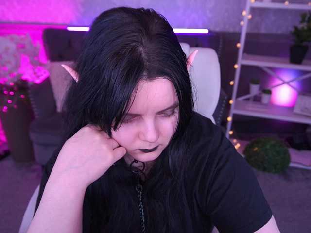 LittleShyy's BongaCams show and profile