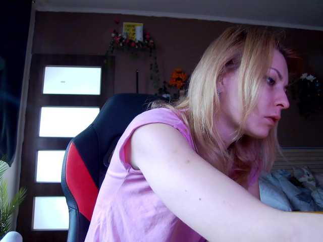 karo131324's BongaCams show and profile