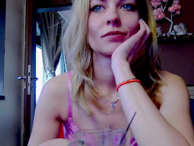 karo131324's BongaCams show and profile