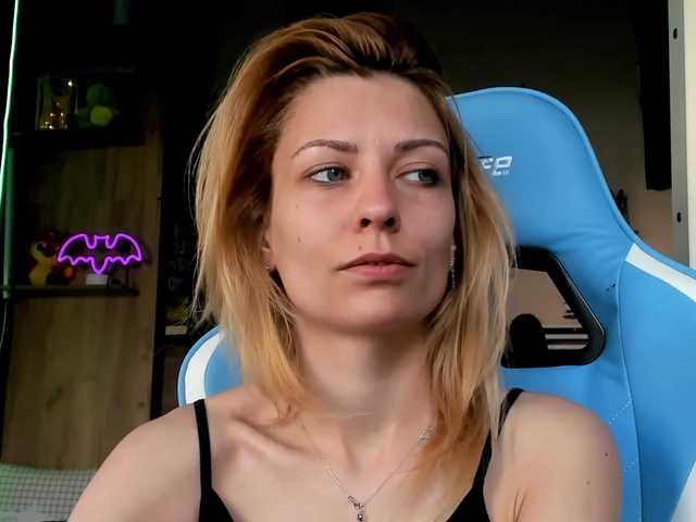 le modèle karo131324 est en webcam porno dans un show sur le site bongacams, il possède les tags suivants: White/Caucasian,Blonde,Shaved