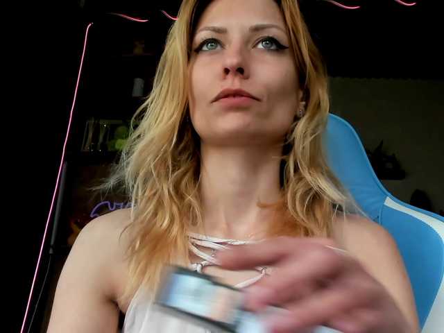 karo131324 live cam profile