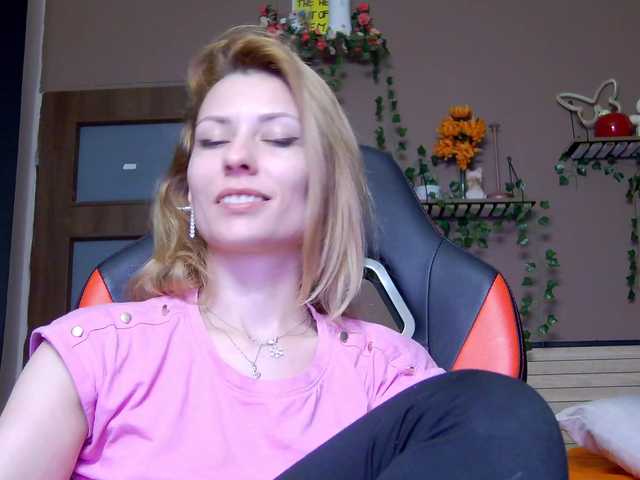 karo131324's BongaCams show and profile