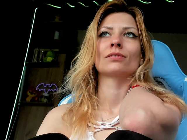 karo131324's BongaCams show and profile