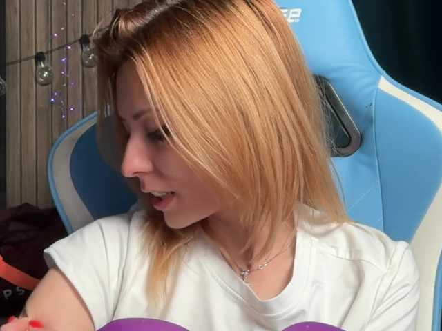 karo131324's BongaCams show and profile