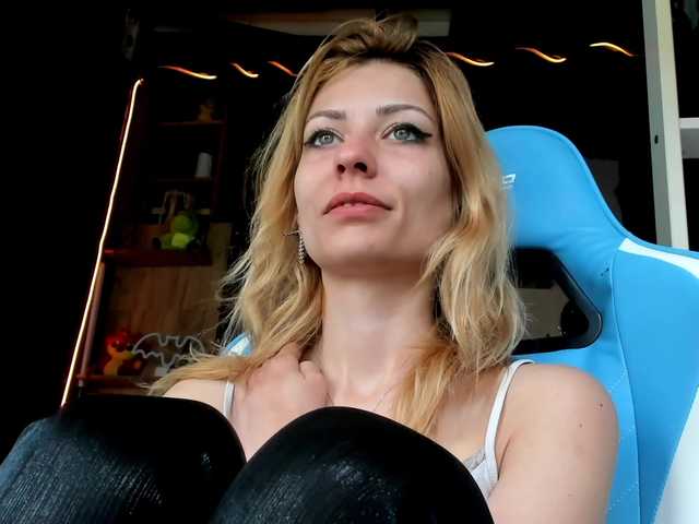 karo131324's BongaCams show and profile