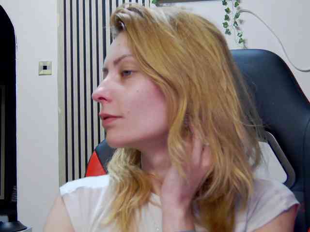 karo131324 Live Webcam on BongaCams