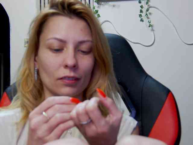 karo131324 Live Webcam on BongaCams