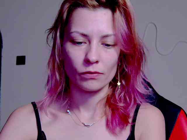 karo131324 Live Webcam on BongaCams