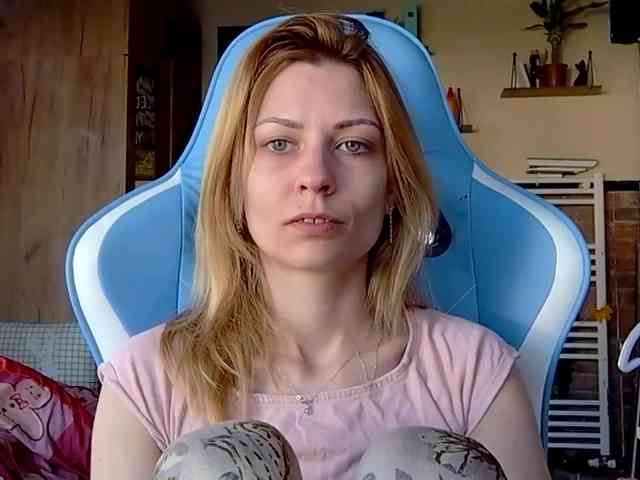 karo131324 Live Webcam on BongaCams