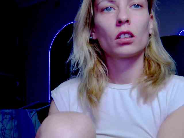 karo131324 Live Webcam on BongaCams