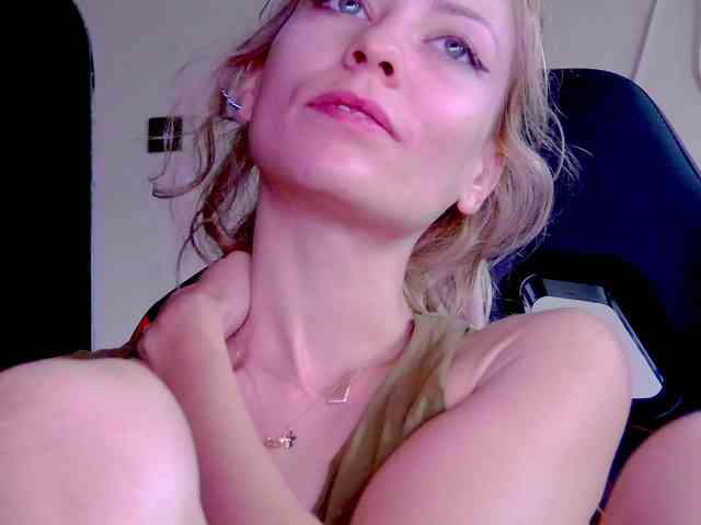 online web cam show Karo131324