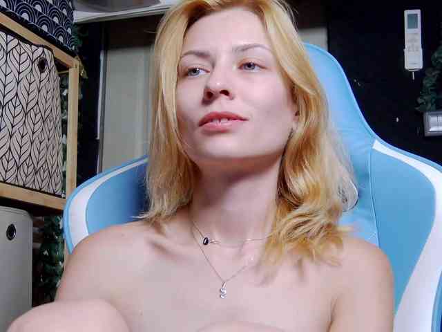 karo131324 Live Webcam on BongaCams