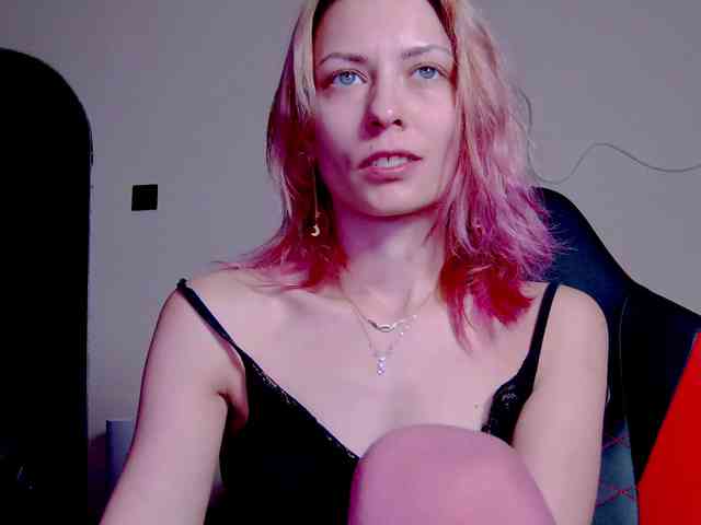 karo131324 Live Webcam on BongaCams