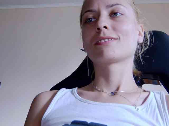 karo131324 Live Webcam on BongaCams