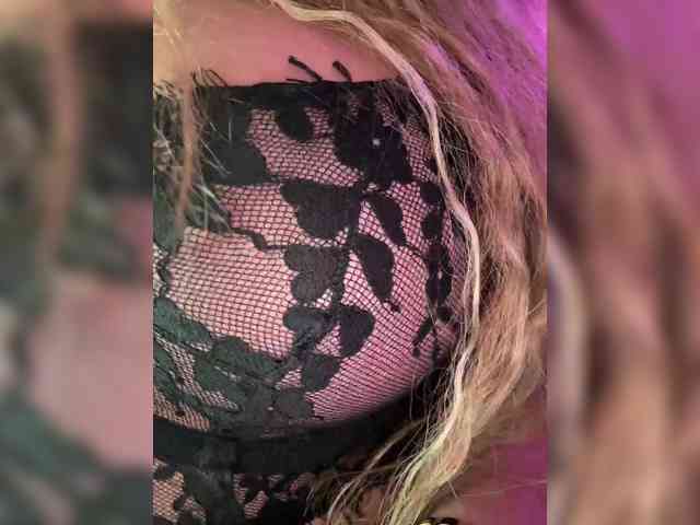 VictoriaFoxxx webcam