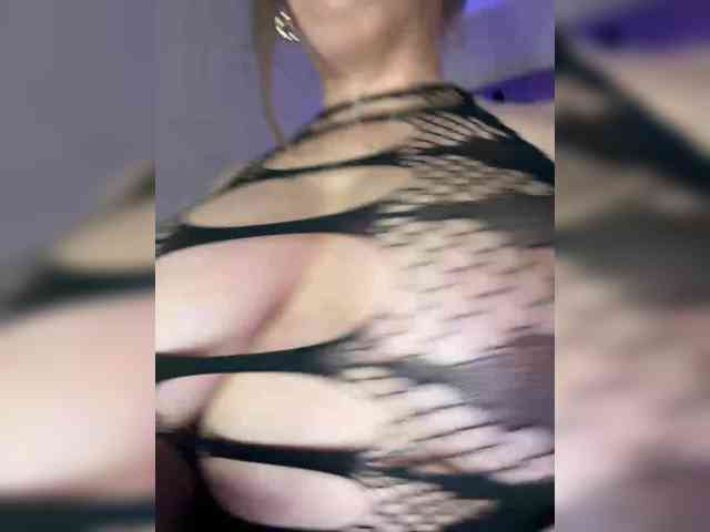 VictoriaFoxxx webcam