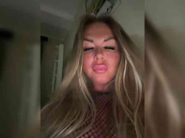 VictoriaFoxxx webcam